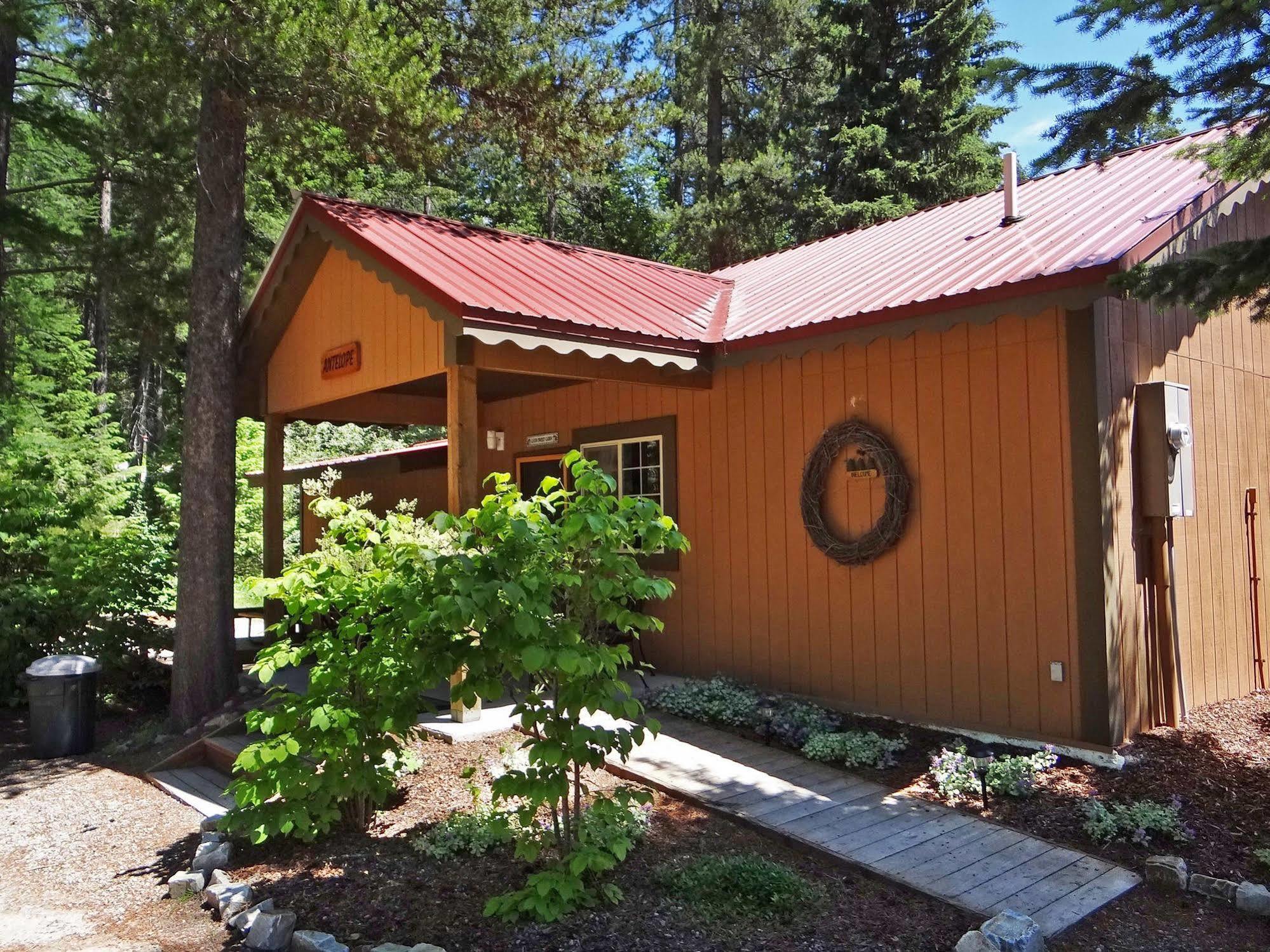 Historic Tamarack Lodge Hungry Horse Exterior photo