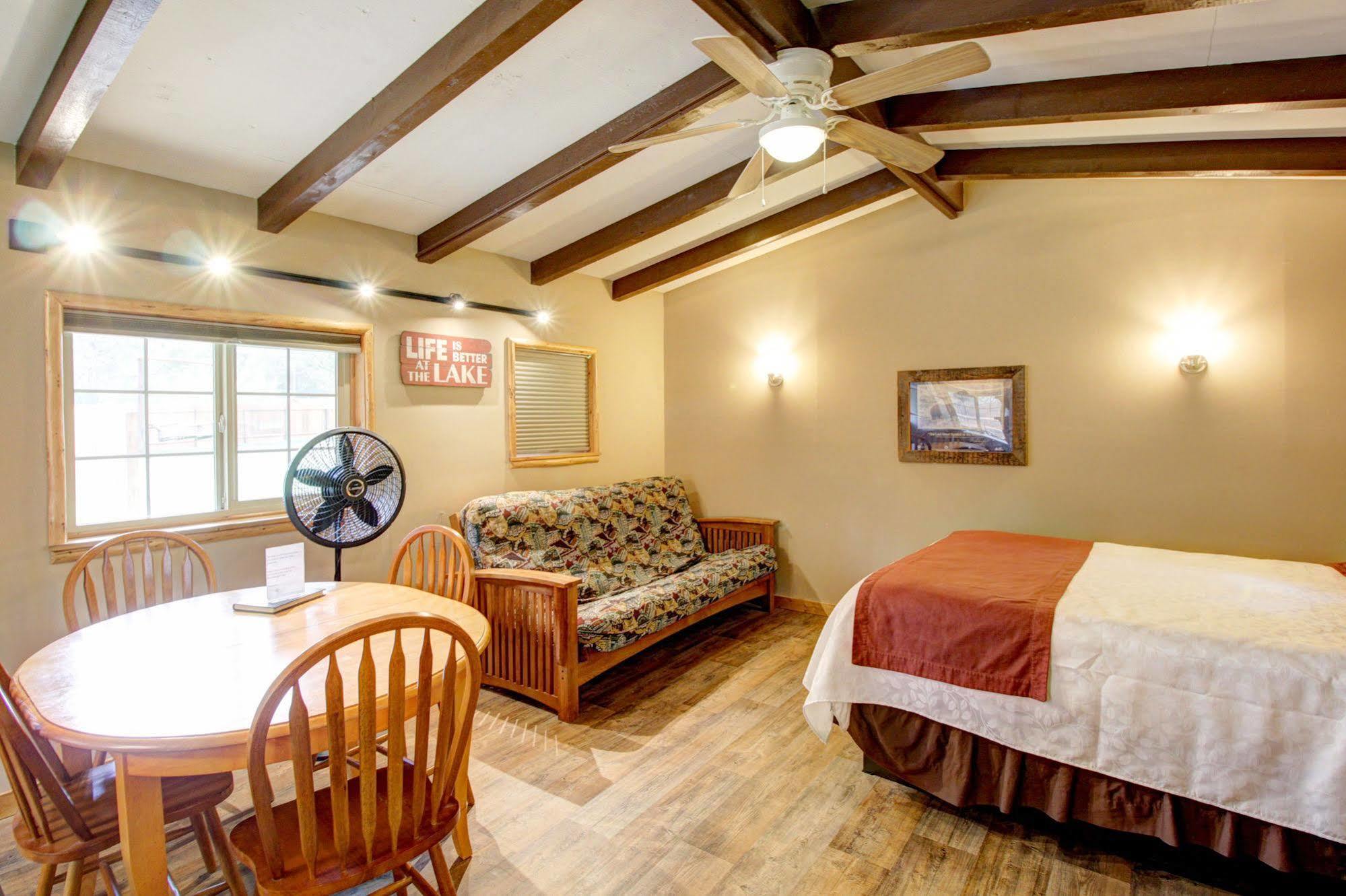 Historic Tamarack Lodge Hungry Horse Exterior photo