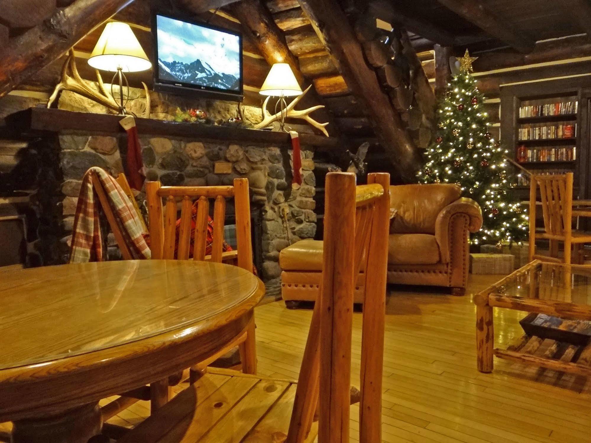 Historic Tamarack Lodge Hungry Horse Exterior photo